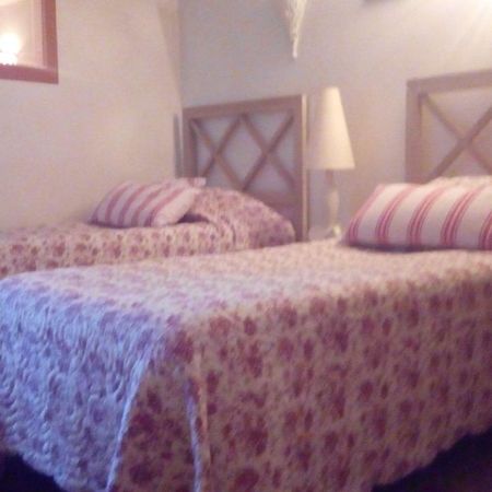 Auberge Fleurie Montsalvy 外观 照片